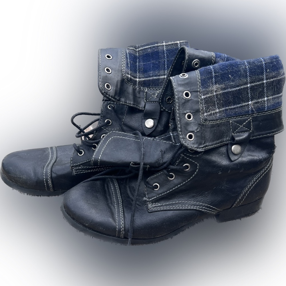 Mossimo Supply Co Black Convertible Roll-down Boot. Black or plaid.